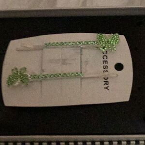 🌴NWT Just Way Too Awesome & So Much Fun To Wear Rhinestone Butterfly Hair Pins 🌴